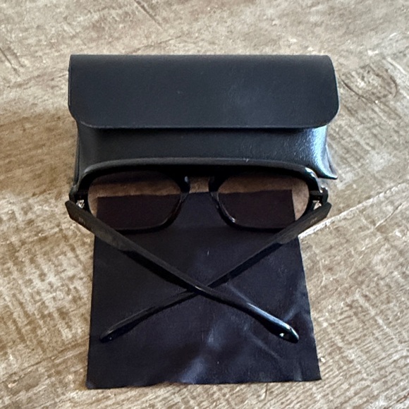 Elisa Johnson Black Square Sunglasses - Picture 5 of 6